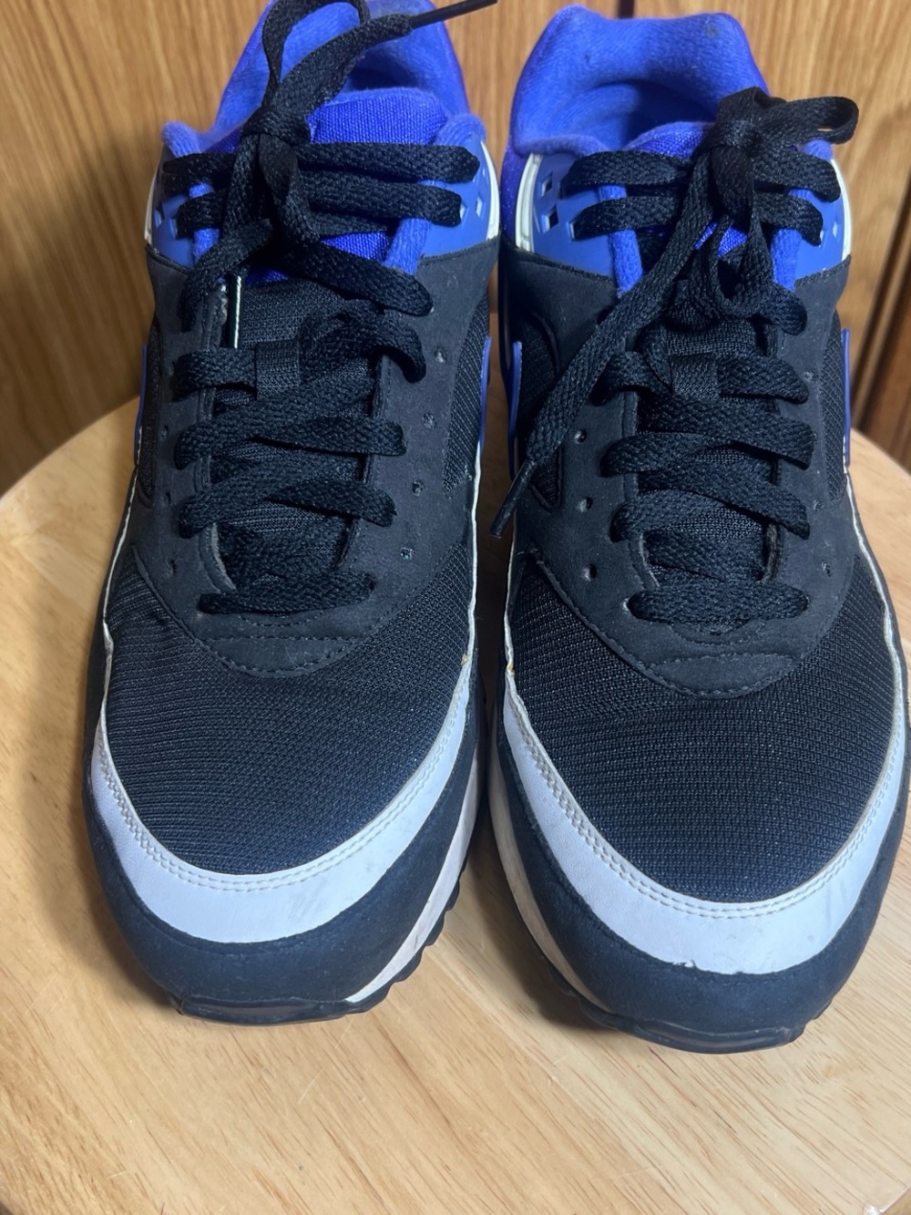 Nike Men's Black and Royal Blue Athletic Sneakers